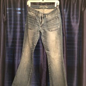 American Eagle women’s distressed jean